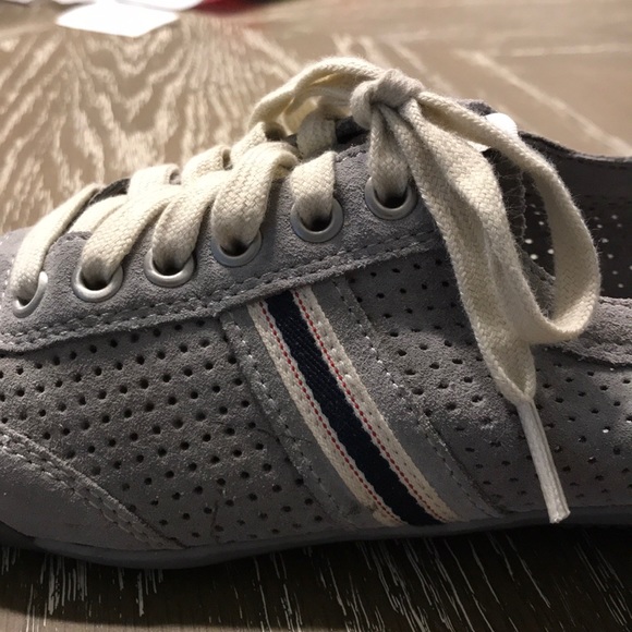 Gray fashion sneaker size 7 - Picture 4 of 5